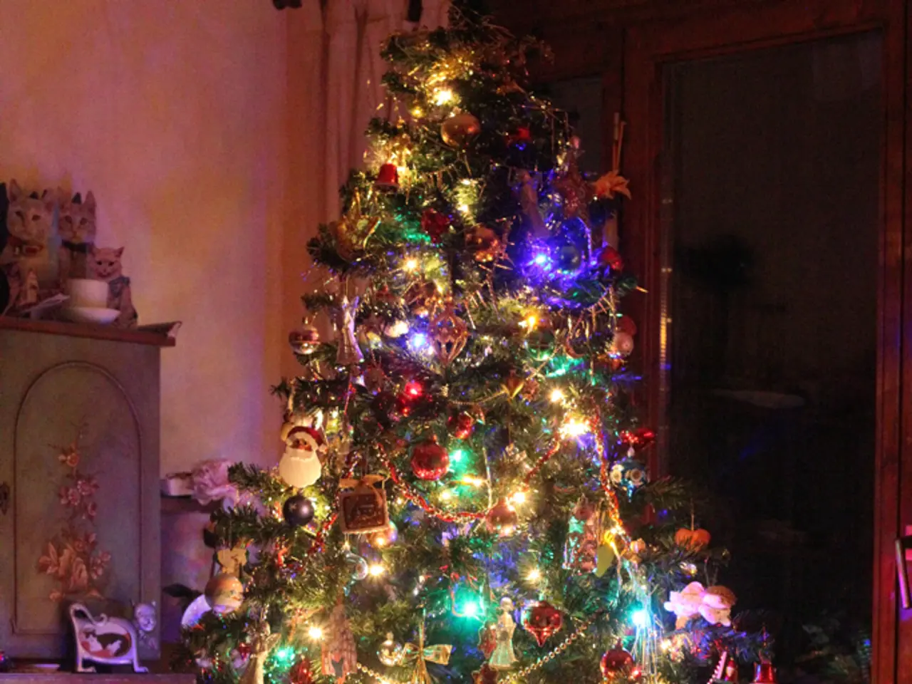 Strategies for Christmas Spending Without Overspending Your Finances