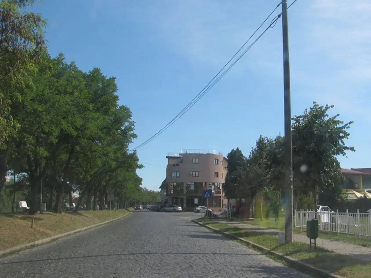 Stock prices for Li Auto fall following debut of the Li i8 electric sport utility vehicle