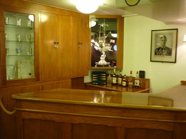 Elevating Retail Aesthetics: The Essential Function of Glass Showcases in Retail