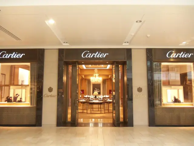 Construction of Schwarzenbach Hotel extends towards the Schwarzenbach-Talsperre restaurant,...