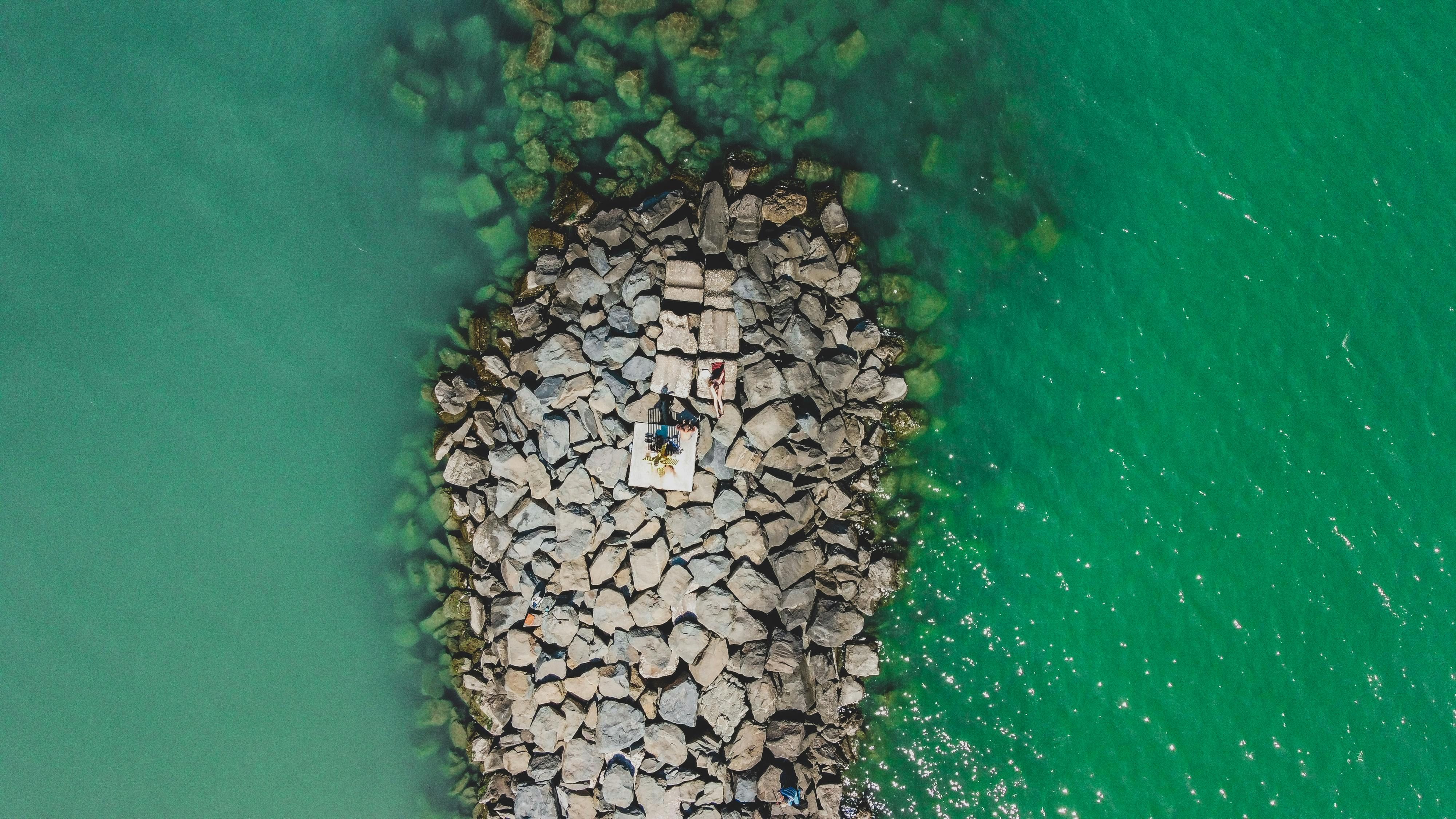 Images reveal disturbing details of alleged human experimentation in secret underground laboratory Thyssenkrupp Nucera projects revenue between 8.5 – 9.5 billion euros for the years 2024/25, envisioning a robust future in water electrolysis technology.